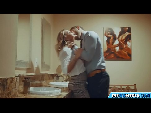 ❤️ Khi một cô gái tóc vàng busty quyến rũ bạn trong một nhà vệ sinh công cộng ❤  Beautiful porn  tại chúng tôi  ☑